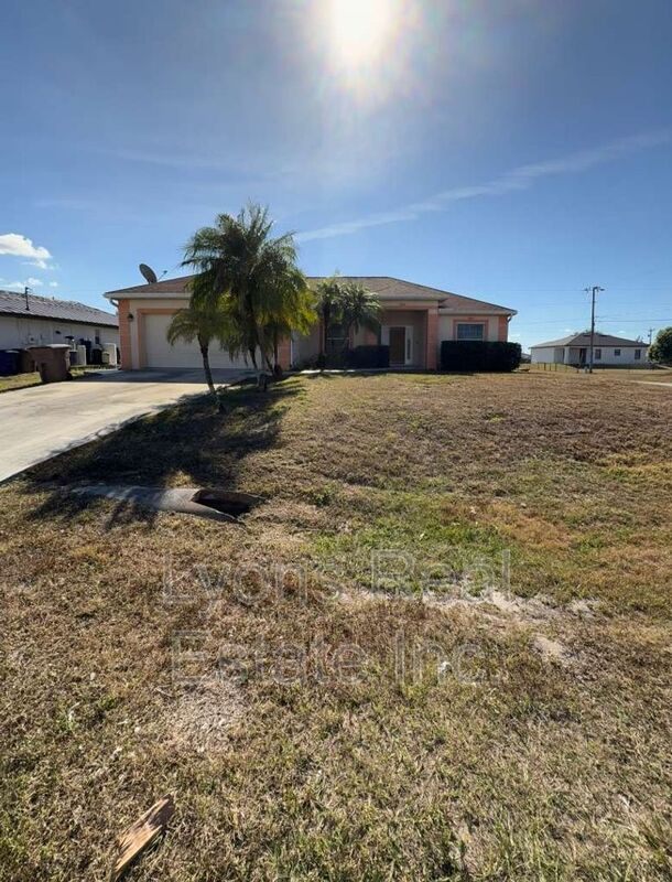 Lehigh Acres House: 3219 7th Street SW