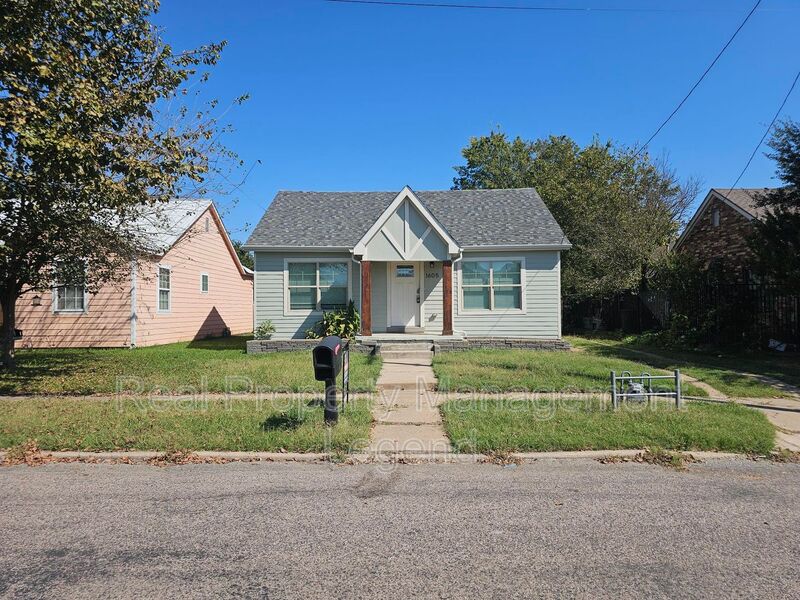 Sherman House: 1605 S. Walnut Street