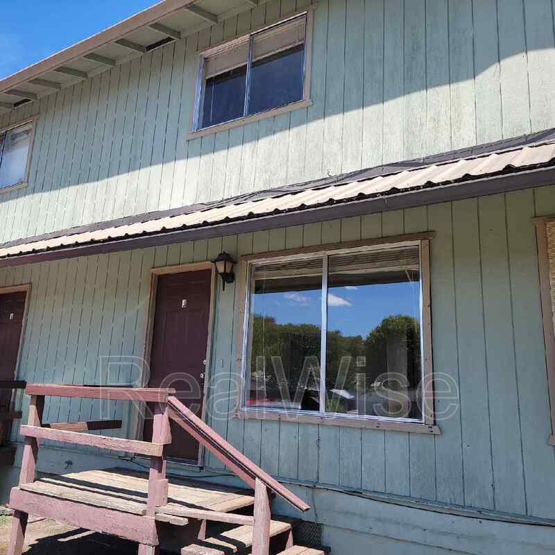 Winston Condo: 275 NW Rose St