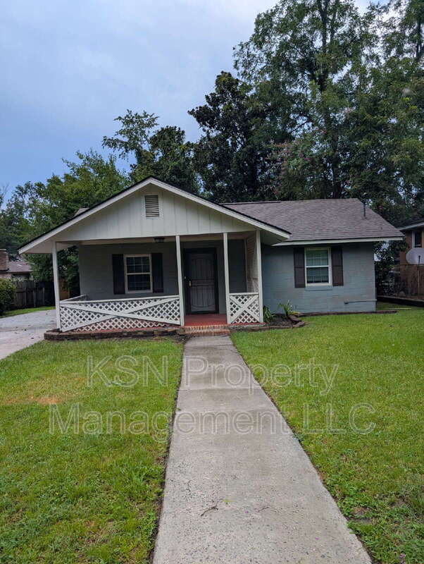 Savannah House: 1920 Lloyd Street