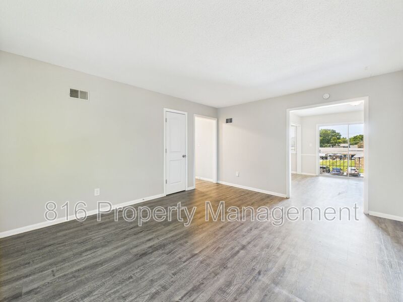 Kansas City Condo: 8030 Campbell St Kansas City