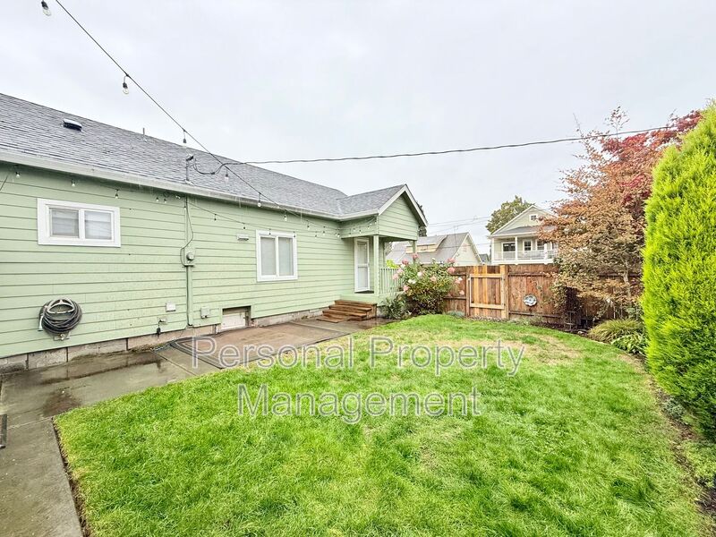 Vancouver House: 715 W 19th St