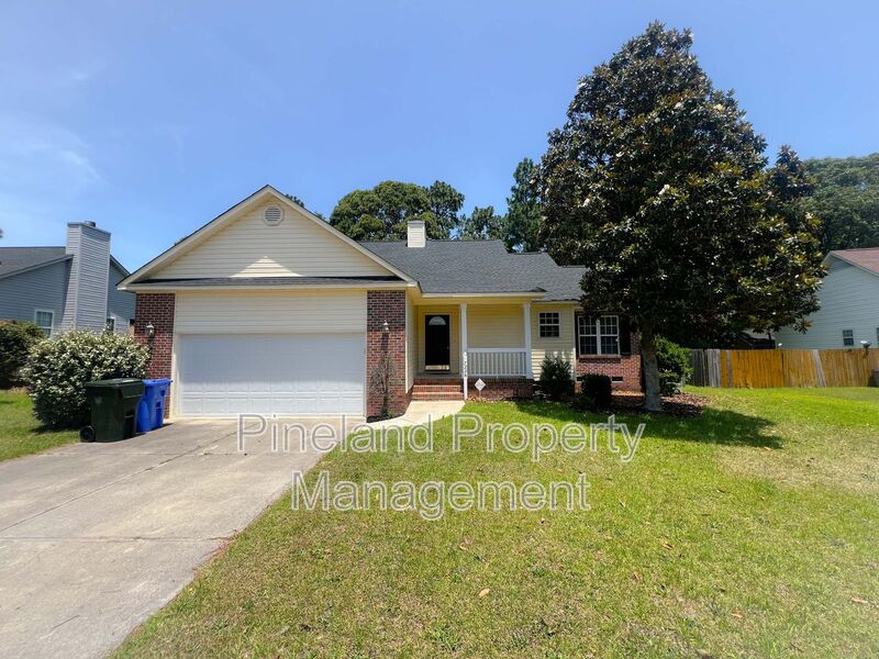 Fayetteville House: 7228 Beaver Run Drive