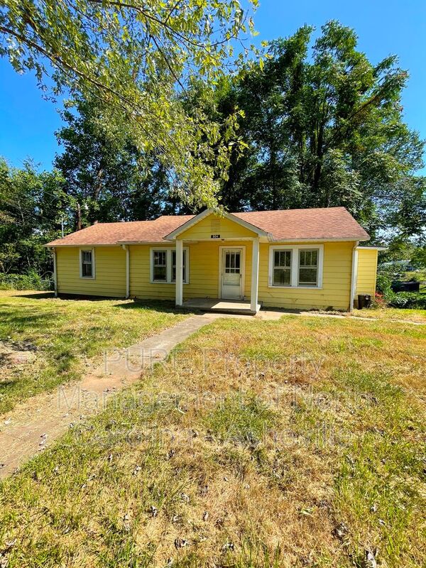 Marion House: 804 Reservoir Road