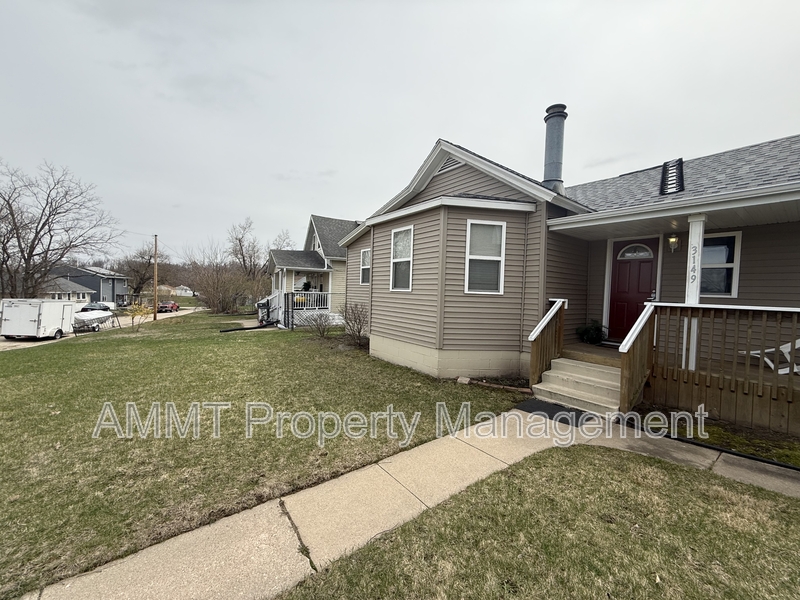 Cedar Rapids House: 3149 Grove Court Southeast