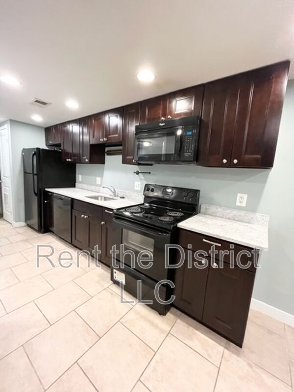 Washington Condo: 421 Newton Place NW