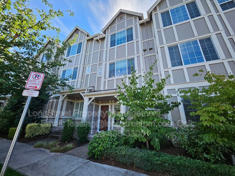 Portland Townhome: 14976 NW Orchid St