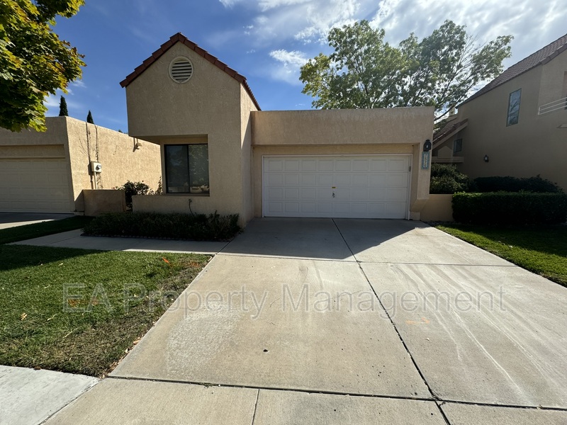 Albuquerque House: 7576 Keystone Dr NE