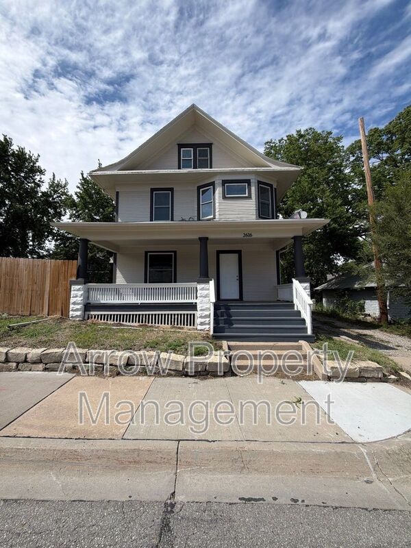Lincoln House: 2616 South Street
