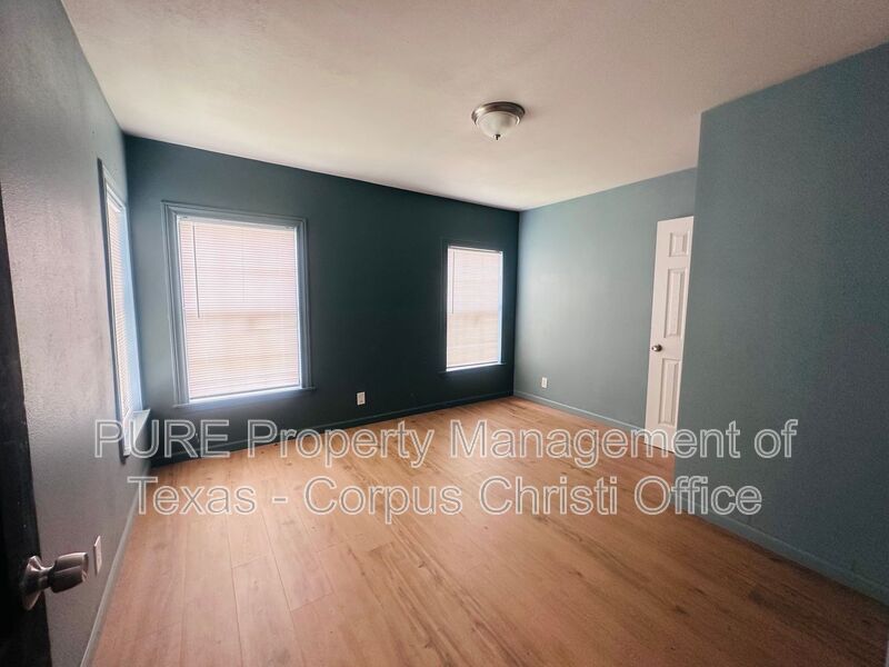 Corpus Christi House: 1325 Tyler Ave