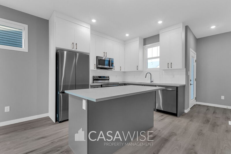 Edmonton House: 6079 Naden Landing NW