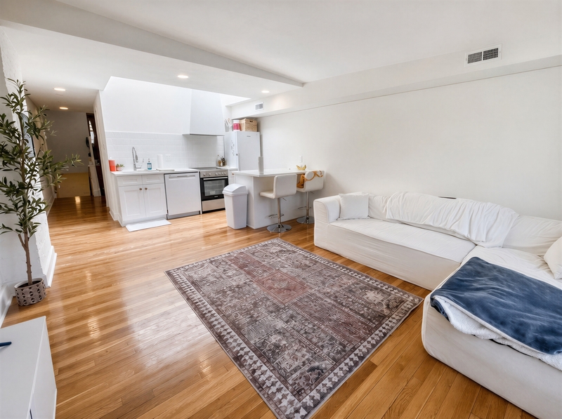 Philadelphia Condo: 1934 Green St - 3FL