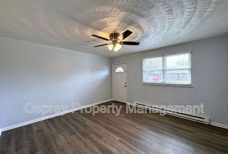 Charming 2-Bedroom Duplex with Private Yard in Chesapeake - Photo 4