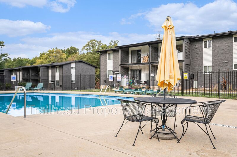 Overland Park House: 8316 Robinson St -1