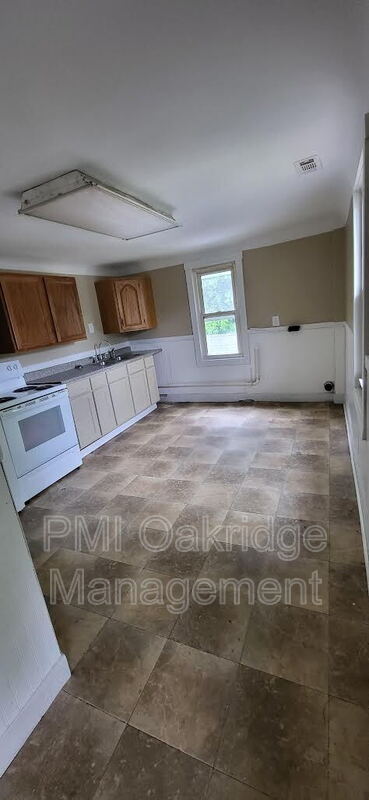 Troy Condo: 906 1/2 Race Dr