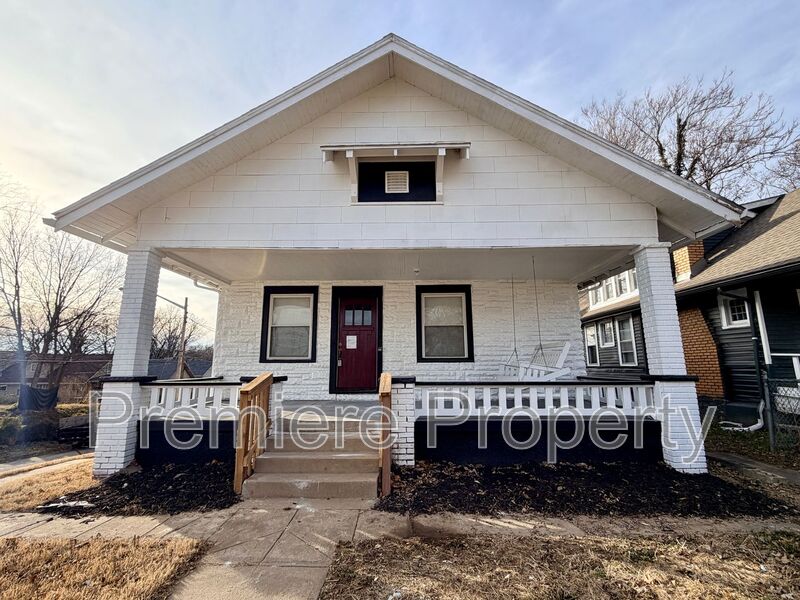 Kansas City House: 2400 N 12th St