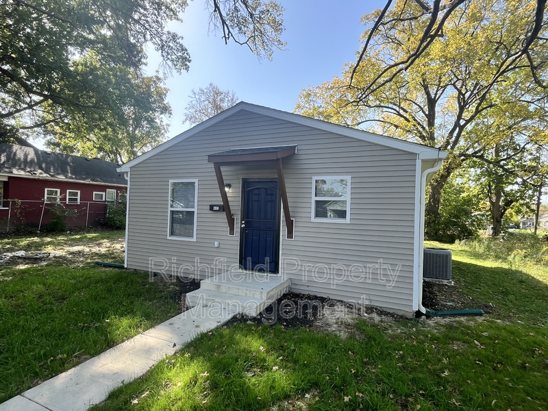 Indianapolis House: 2850 North Chester Avenue