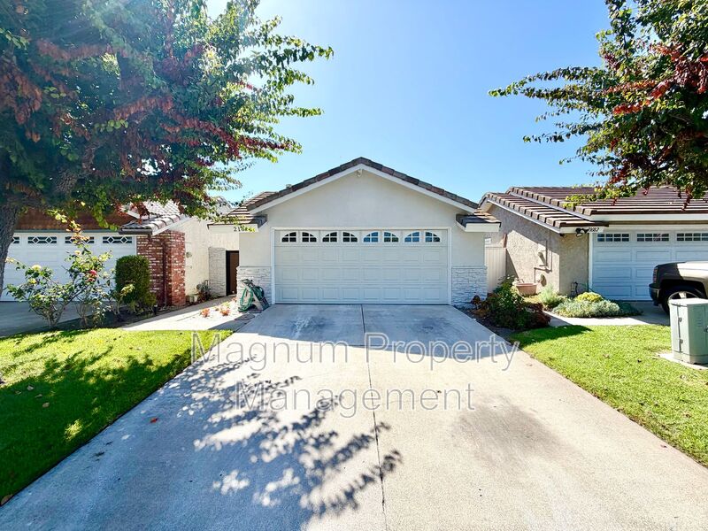 Lake Forrest House: 21676 Superior Ln