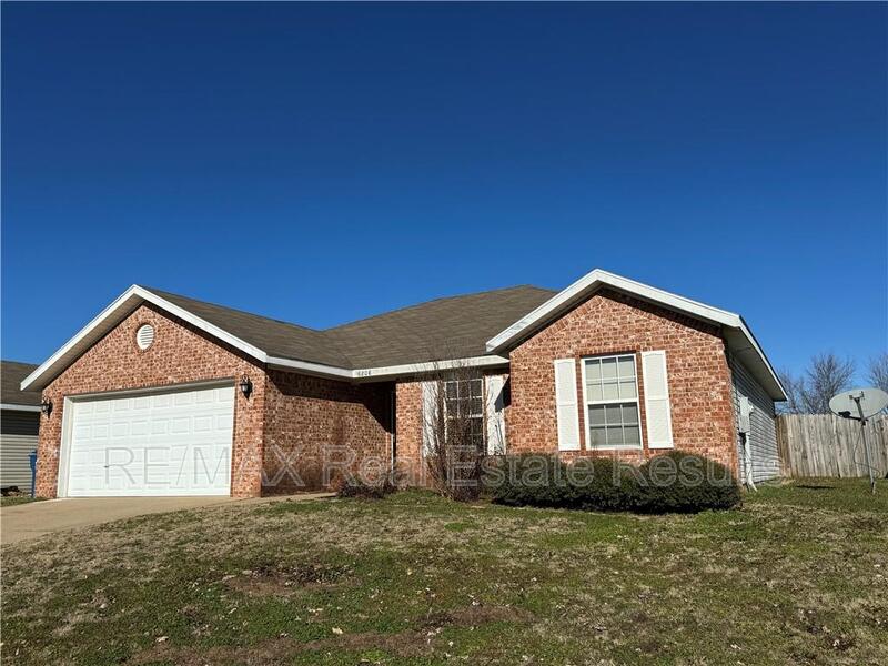 Bentonville House: 6208 SW Meadow Well Ave