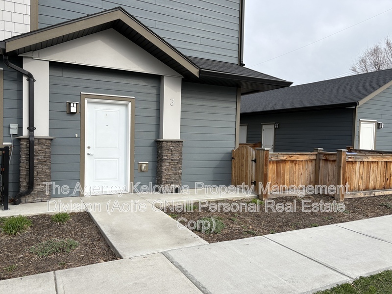 Kelowna Townhome: 1001 Stockwell