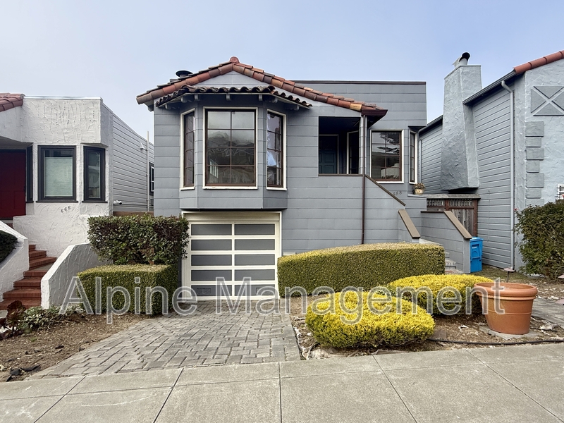 San Francisco House: 658 Rockdale Drive