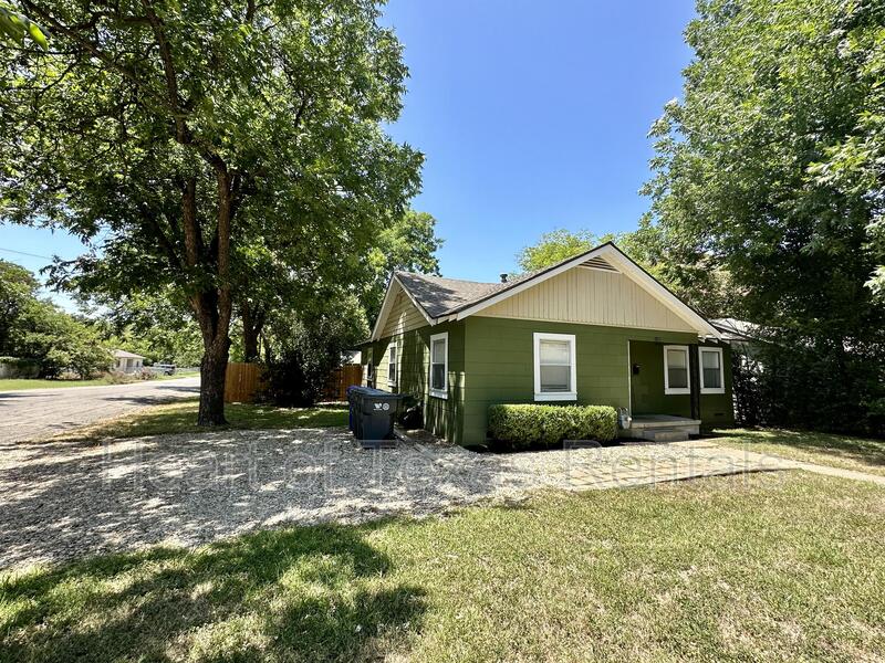 Waco House: 1821 Live Oak Avenue