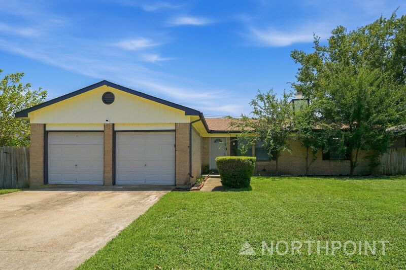 Burleson House: 820 Hollow Creek Rd