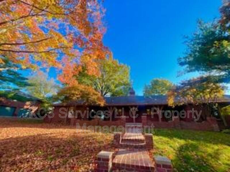 Kansas City Condo: 615 E 101st Terrace