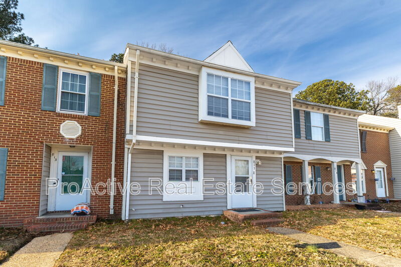 Chesapeake Townhome: 815 Montrose Ct.