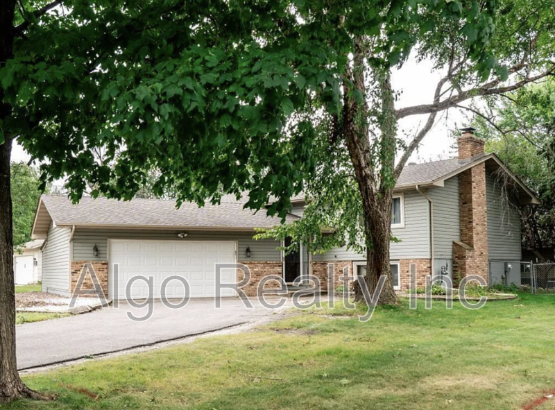 Brooklyn Park House: 8125 Georgia Court North