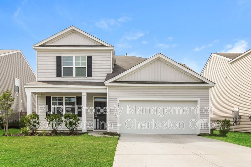 Summerville House: 186 Cloverleaf St.