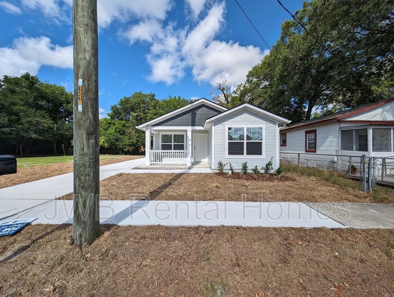 Jacksonville House: 1212 Tyler St