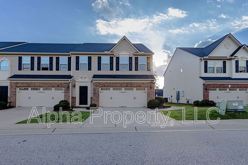 Greer Townhome: 10 Irvington Dr