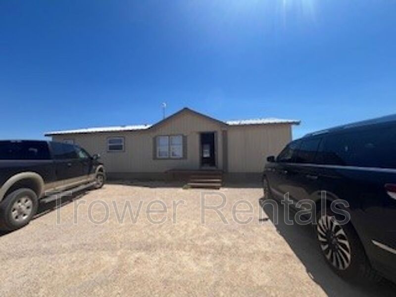 Odessa House: 5153 N Moss Ave