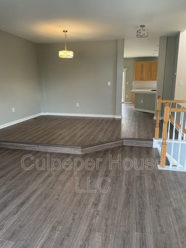 Ashburn Townhome: 43771 Maison Blanc Sq