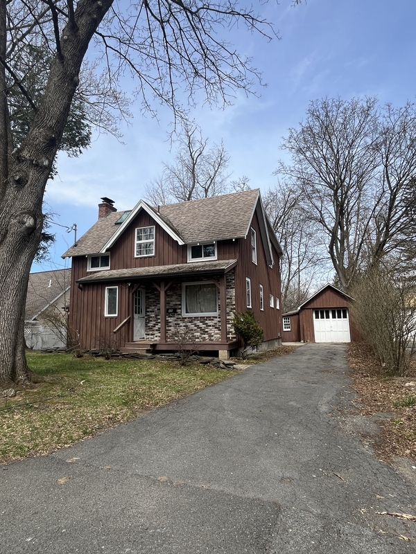 Delmar House: 11 Maple Avenue