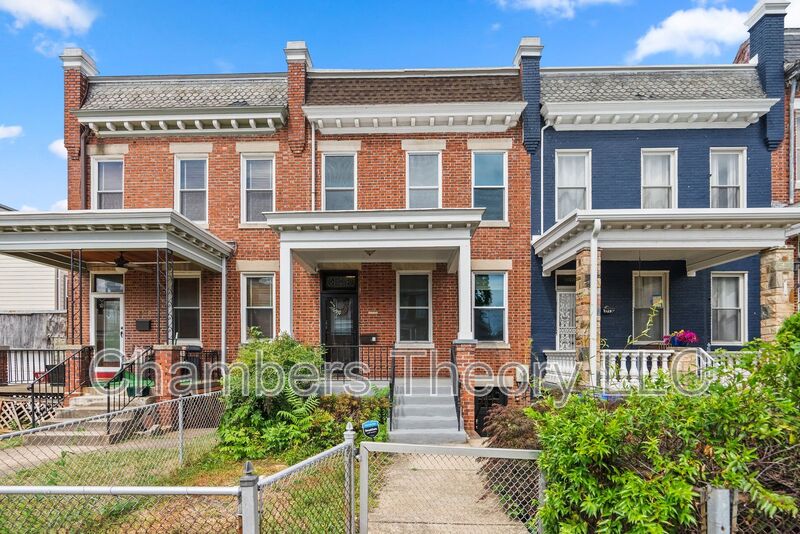 Washington House: 3532 Warder St NW