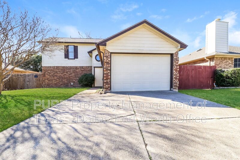 Arlington House: 2316 Summer Oaks Court.