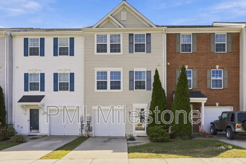 Falling Waters Townhome: 19 New Gate Ct