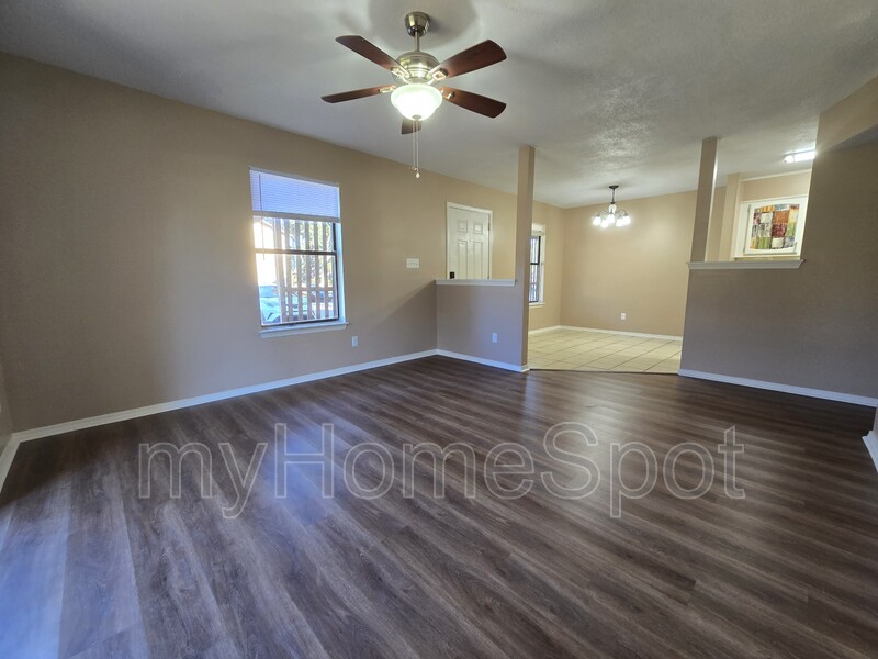 PENSACOLA Condo: 2303 W MICHIGAN AVE B-10