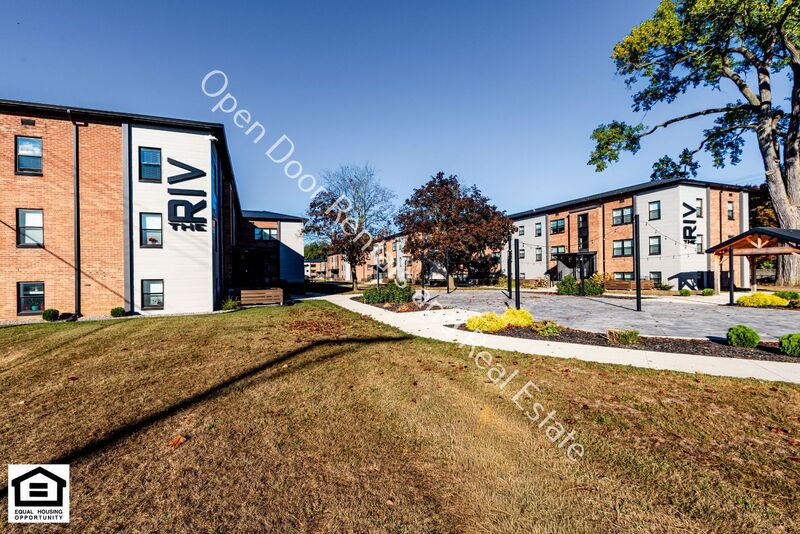 Fort Wayne House: 1823 Griswold Drive L22