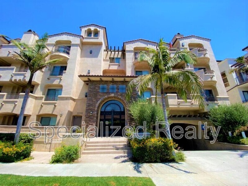 North Hollywood Condo: 10921 Whipple Street