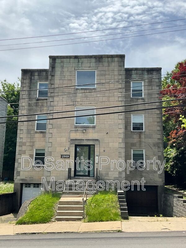 Pittsburgh Condo: 2909 Chartiers Avenue