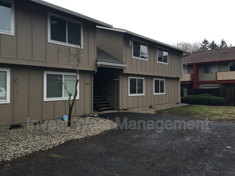 Vancouver House: 2009 Norris Road