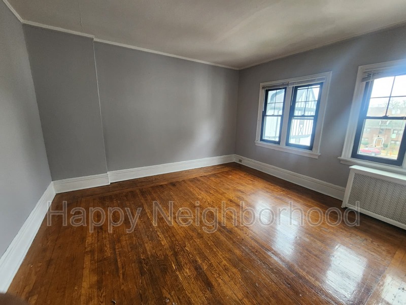 Meriden House: 130 Bradley AvenueUnit 204