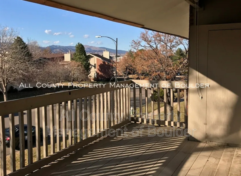 Boulder Townhome: 600 Manhattan Drive