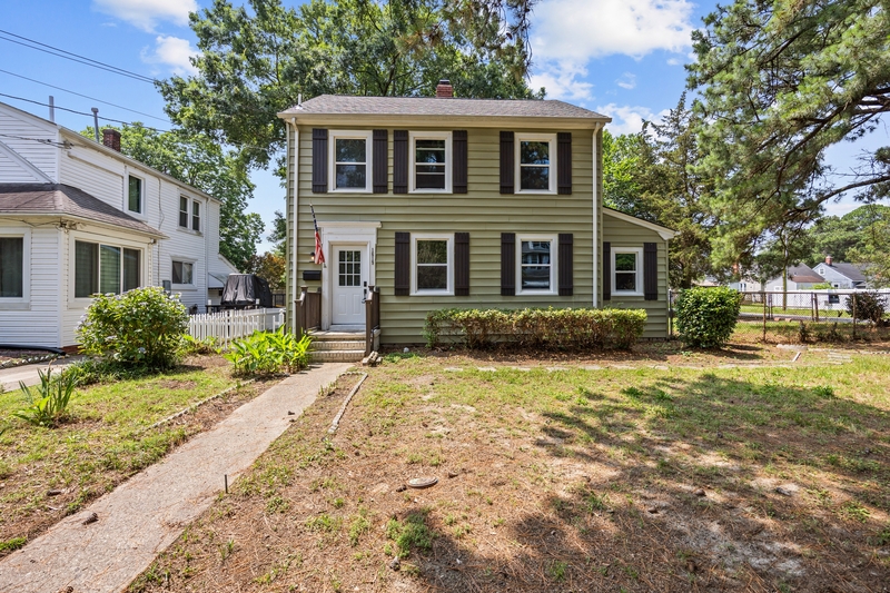 Portsmouth House: 1619 Bain Street
