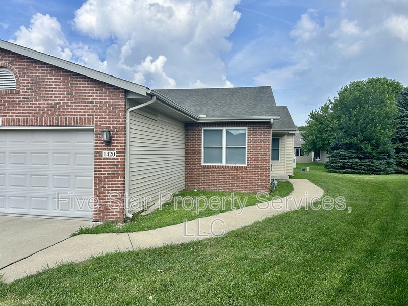 Chatham House: 1420 School House Ln