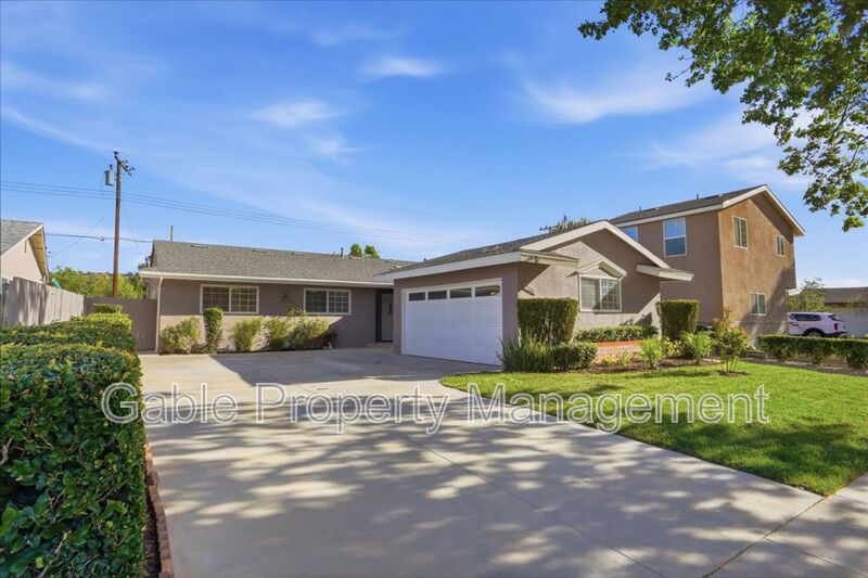 Santa Clarita House: 22080 Alamogordo Rd
