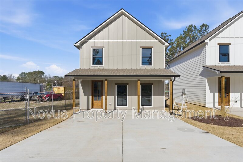 Carrollton House: 105 Carroll Circle